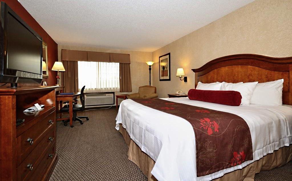 Best Western Plus Rama Inn Редмонд Номер фото